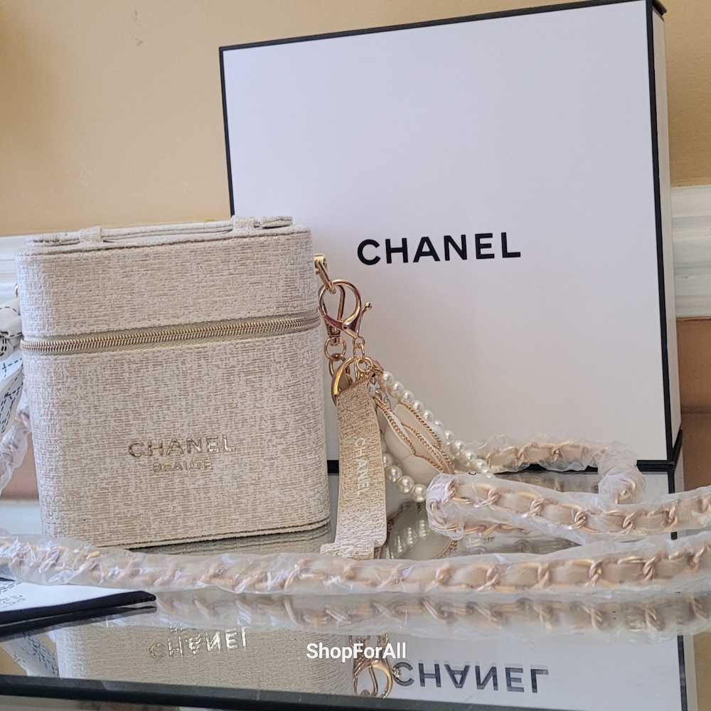 Chanel - Picture 15 of 16